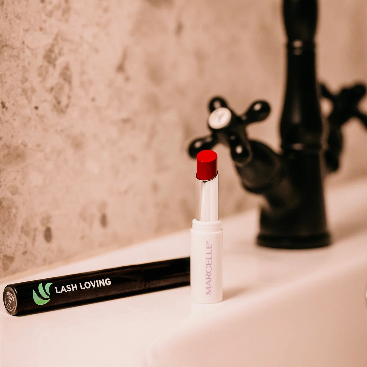 Couleur & soin huile-en-stick Lip Loving - Image 37